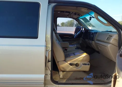 2005 Ford Excursion Limited из США, поврежденный, VIN 1FMNU42PX5ED47840